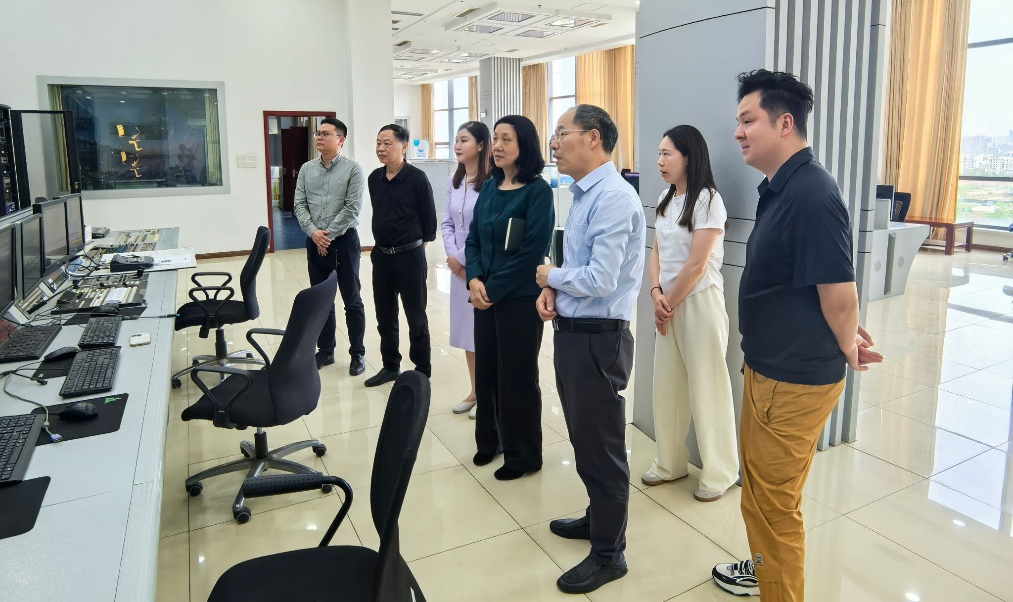 我校黨委副書記、常務(wù)副校長宗微率隊(duì)赴武漢市氣象局開展調(diào)研交流并推進(jìn)數(shù)字內(nèi)容制作服務(wù)合作